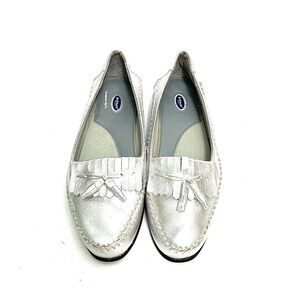 Vintage 1980s metallic silver leather kiltie fringe slip on moccasins